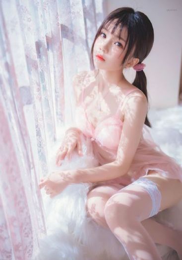 美女在床上打扑克_DVD全集免费观看