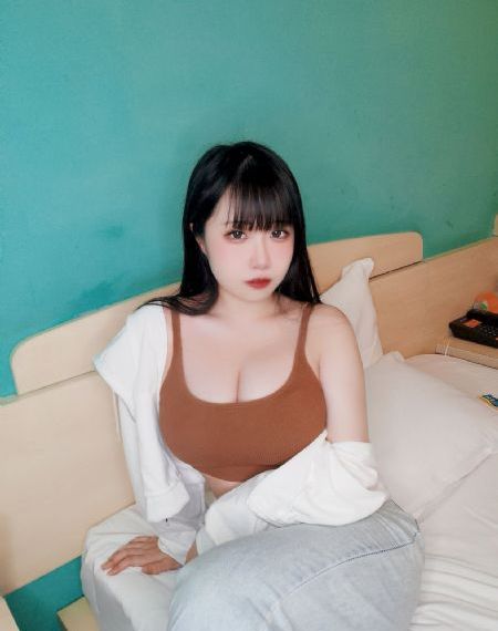 年轻漂亮的老师2_高清神马影院手机在线